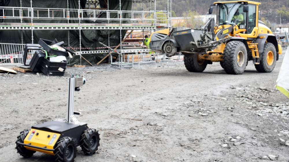 The Scaled Robotics robot recording a construction